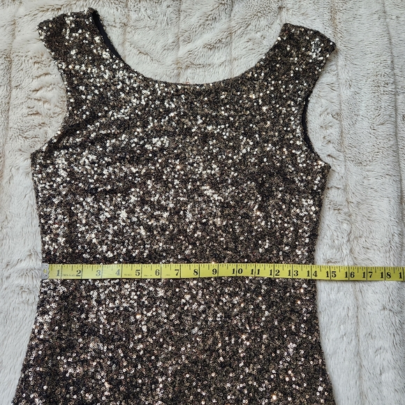 Size M Gold Sequin mini dress Scoop neck sleeveless gold black color MINKPINK - Picture 11 of 15